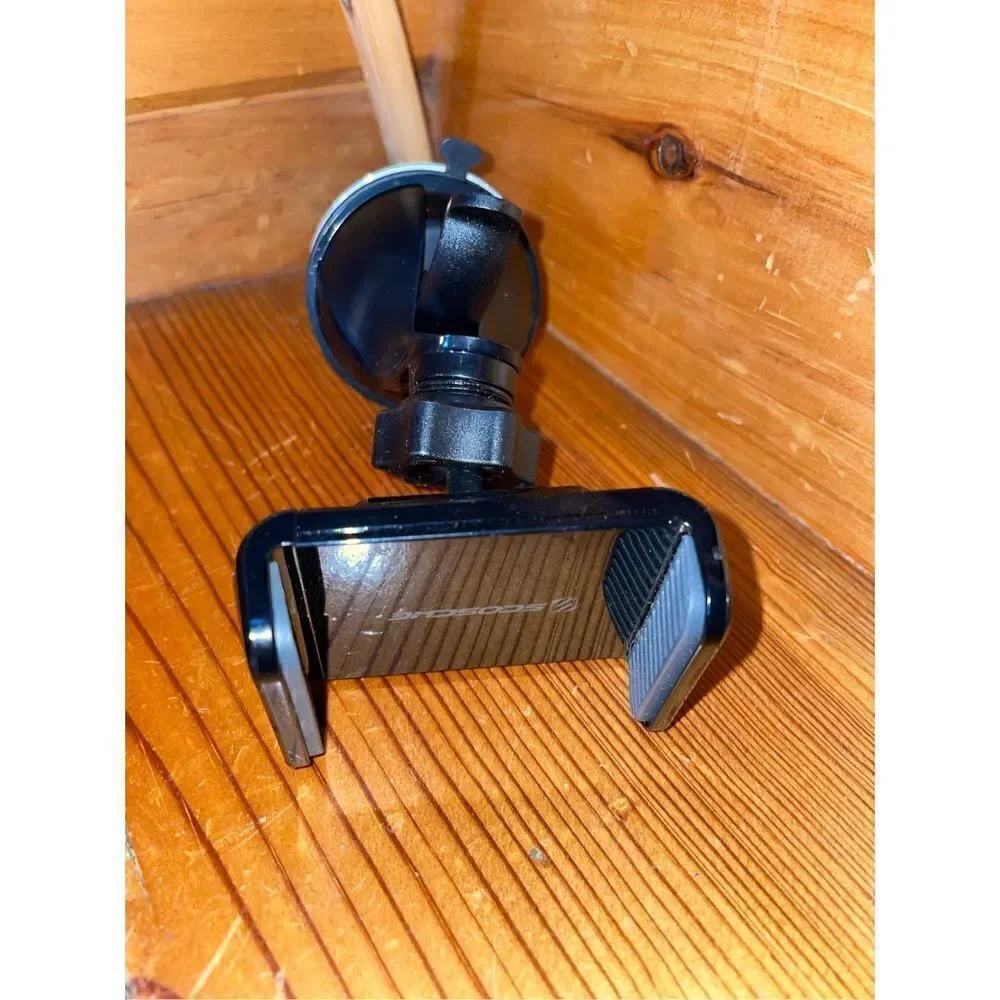 SCOSCHE Universal Car Mount for Smartphones-Black